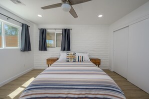 3 bedrooms, travel crib, free WiFi, bed sheets