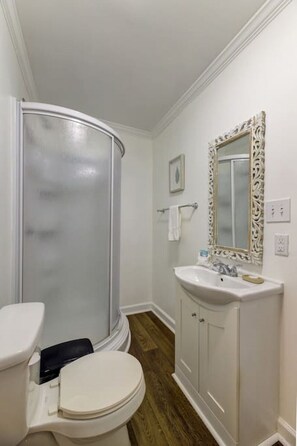 Hair dryer - Lounge On Lincoln | Pet Friendly | 3BR Sleeps 6 (Columbia)