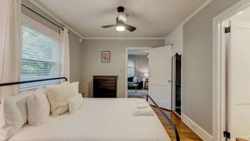 3 bedrooms, desk, iron/ironing board, travel crib