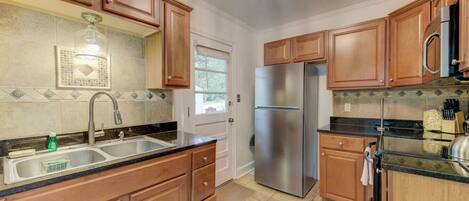 Refrigerador, microondas, horno, placa de cocina