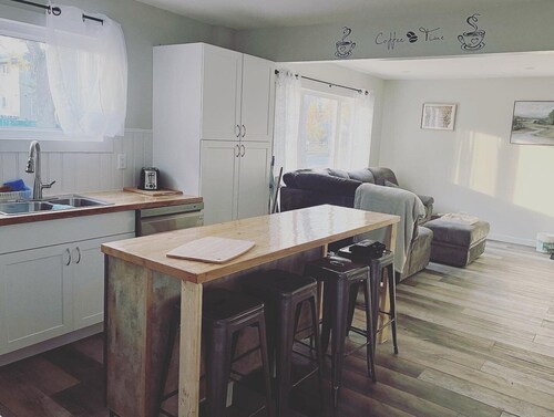 Furnished 2-bedroom House in quiet neighborhood