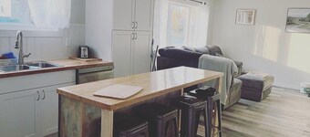 Furnished 2-bedroom House in quiet neighborhood