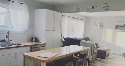 Furnished 2-bedroom House in quiet neighborhood