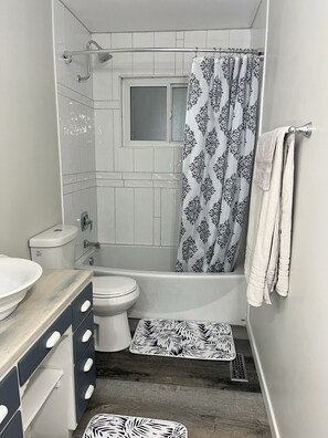 Kombination af bruser/badekar