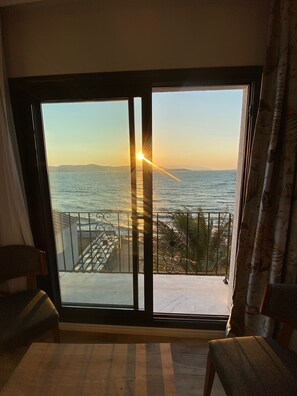 Elite Suite | Premium bedding, down duvets, minibar, individually decorated - Houdini Otel (Urla)