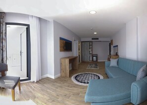 Deluxe Room | Living area