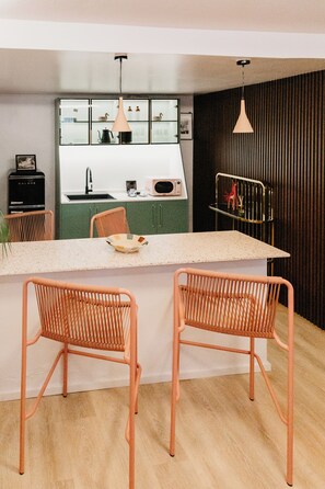 Habitación doble Deluxe | Caja de seguridad en la habitación y decoración personalizada