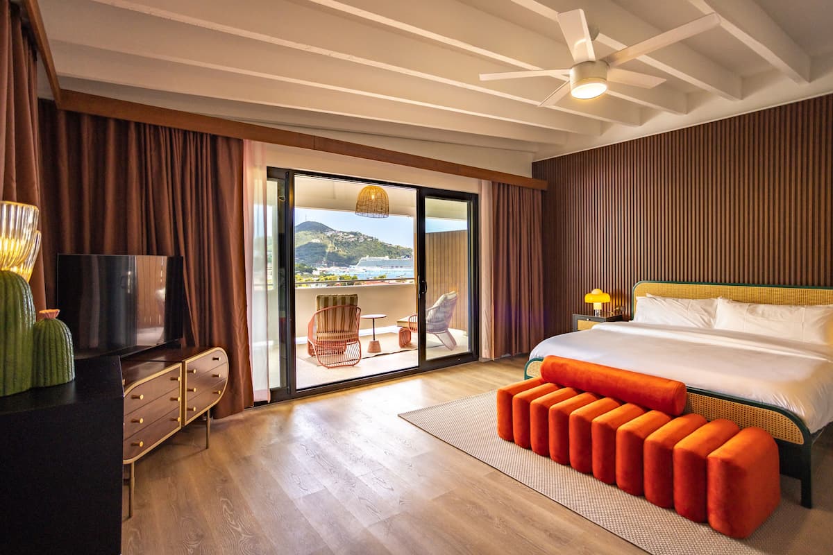 Deluxe Suite | 1 bedroom, in-room safe, individually decorated, individually furnished