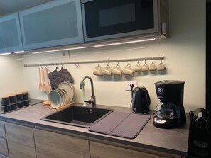 Fridge, microwave, stovetop, dishwasher