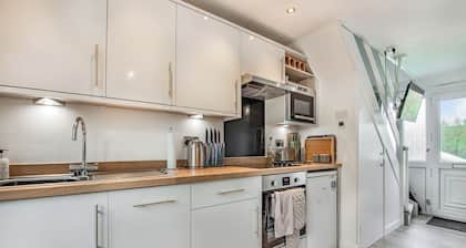 2 bedroom accommodation in Freshwater East, near Pembroke