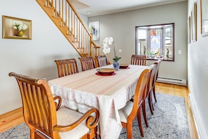 Dining - 4 Mi to Camelback! Group-Friendly Poconos Cabin (Bartonsville)