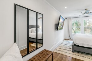 3 عدّة غرف نوم ومكتب وواي فاي مجانًا وملاءات أسرّة