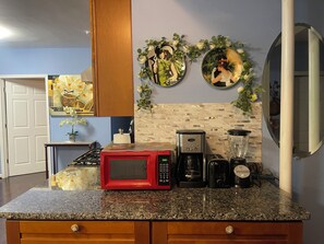 Interior - Comfy Deluxe Getaway Suite (Woodbridge)