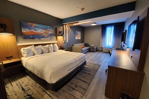 1 bedroom, Egyptian cotton sheets, premium bedding, desk