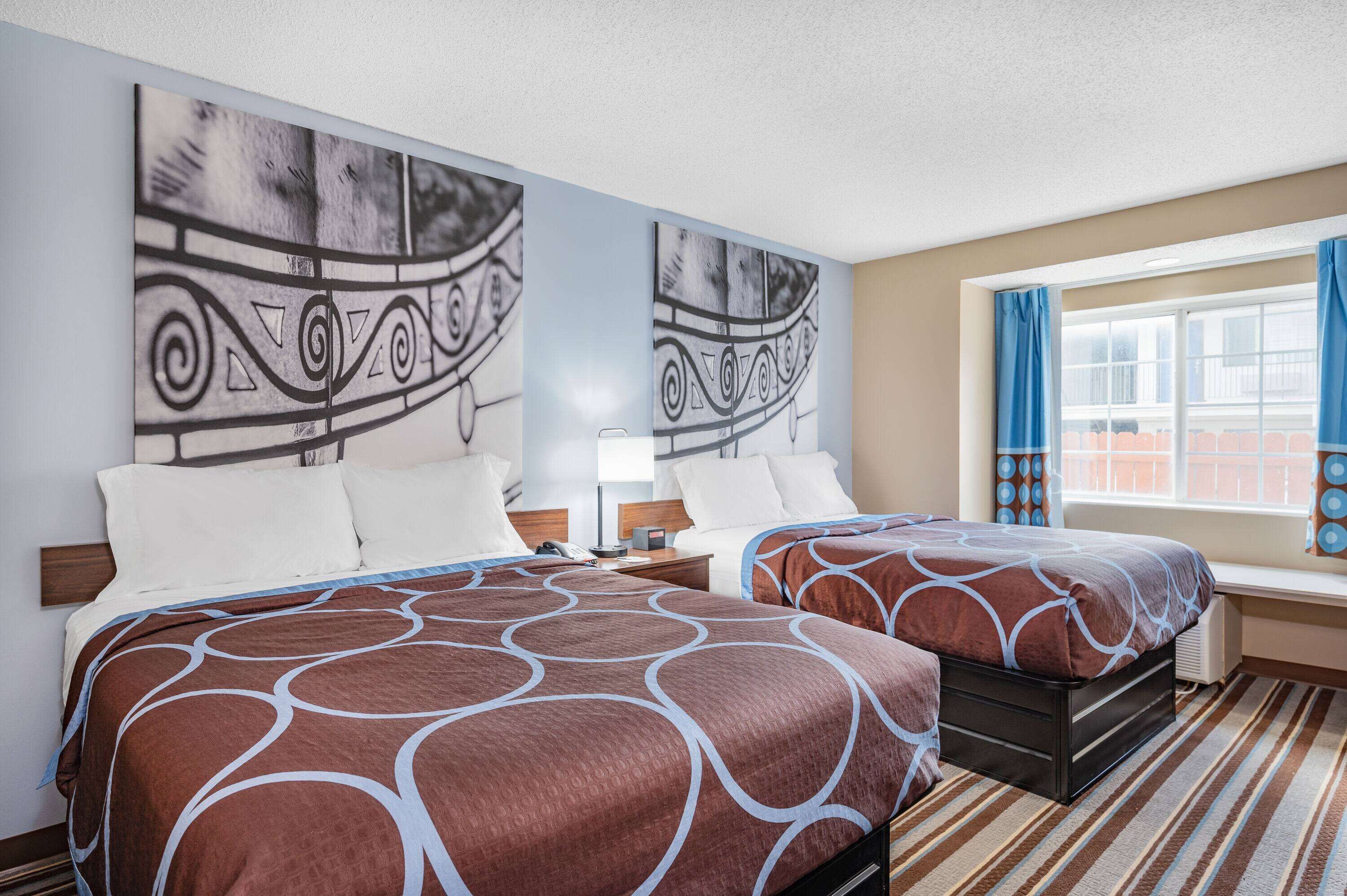 Kamar Basic, 2 Tempat Tidur Queen, Bebas Asap Rokok | Didekorasi berbeda-beda dan dilengkapi dengan perabotan berbeda-beda