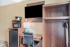 Trang trí khác biệt, trang bị nội thất với thiết kế riêng biệt, bàn