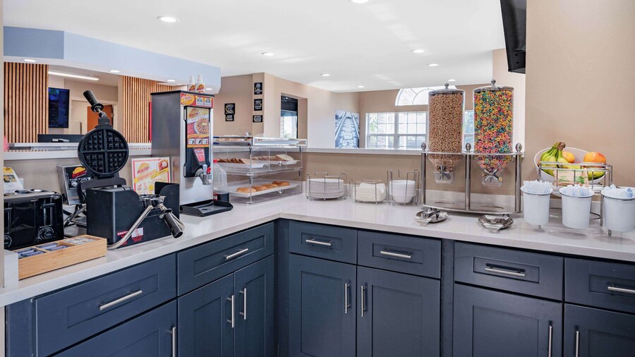 Super 8 by Wyndham Joliet