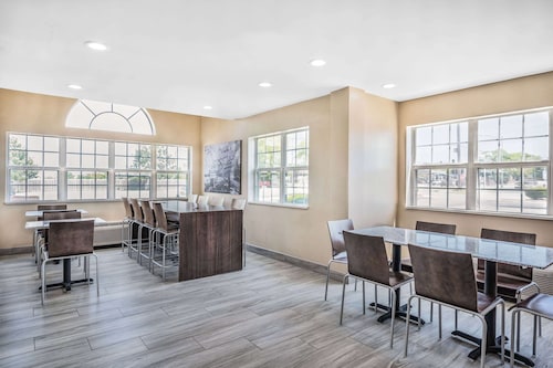 Super 8 by Wyndham Joliet