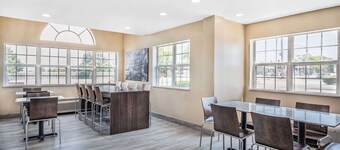 喬利埃特溫德姆速8酒店