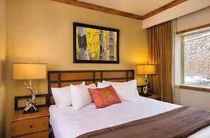 2 chambres, coffres-forts dans les chambres, fer et planche à repasser