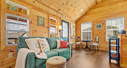 Tiny Home-Mary Ida's Place - walkable location