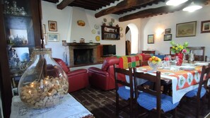 Dining - Podere le sorelle-country house 6 km from the center of Lucca (Lucca)