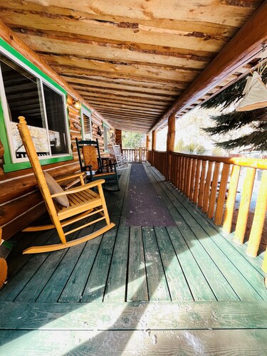 Lewis Cabin, Greyhouse Inn Vacation Rentals