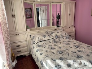 4 bedrooms, free WiFi, bed sheets