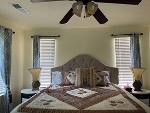 4 عدّة غرف نوم وواي فاي مجانًا وملاءات أسرّة