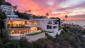 A modern multi-story house with a flat roof, large windows, and a well-maintained lawn. - La Jolla villa with 5 bedrooms, private pool, hot tub, and ocean views. (La Jolla)
