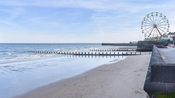 A beach with a pier and a large Ferris wheel in the background. - 3 bedroom accommodation in Fraisthorpe, near Bridlington (Fraisthorpe, near Bridlington)