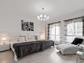 3 bedrooms, iron/ironing board, Internet, bed sheets