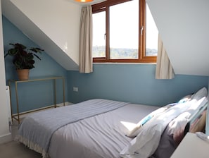 4 habitaciones, cortinas blackout y tabla de planchar con plancha 