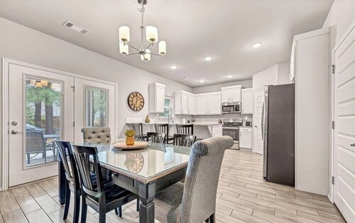 Stunning Fayetteville Home >10 minutes from the University/Downtown Fayetteville