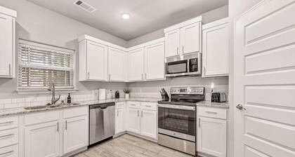 Stunning Fayetteville Home >10 minutes from the University/Downtown Fayetteville