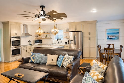 The Gathering Place: Big Lakehouse/Covered Dock/Fiber/Tankless WH/Game RM/EV CHG