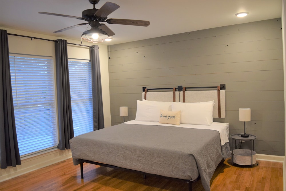 The Gathering Place Big Lakehouse w/ Covered Dock and Fiber