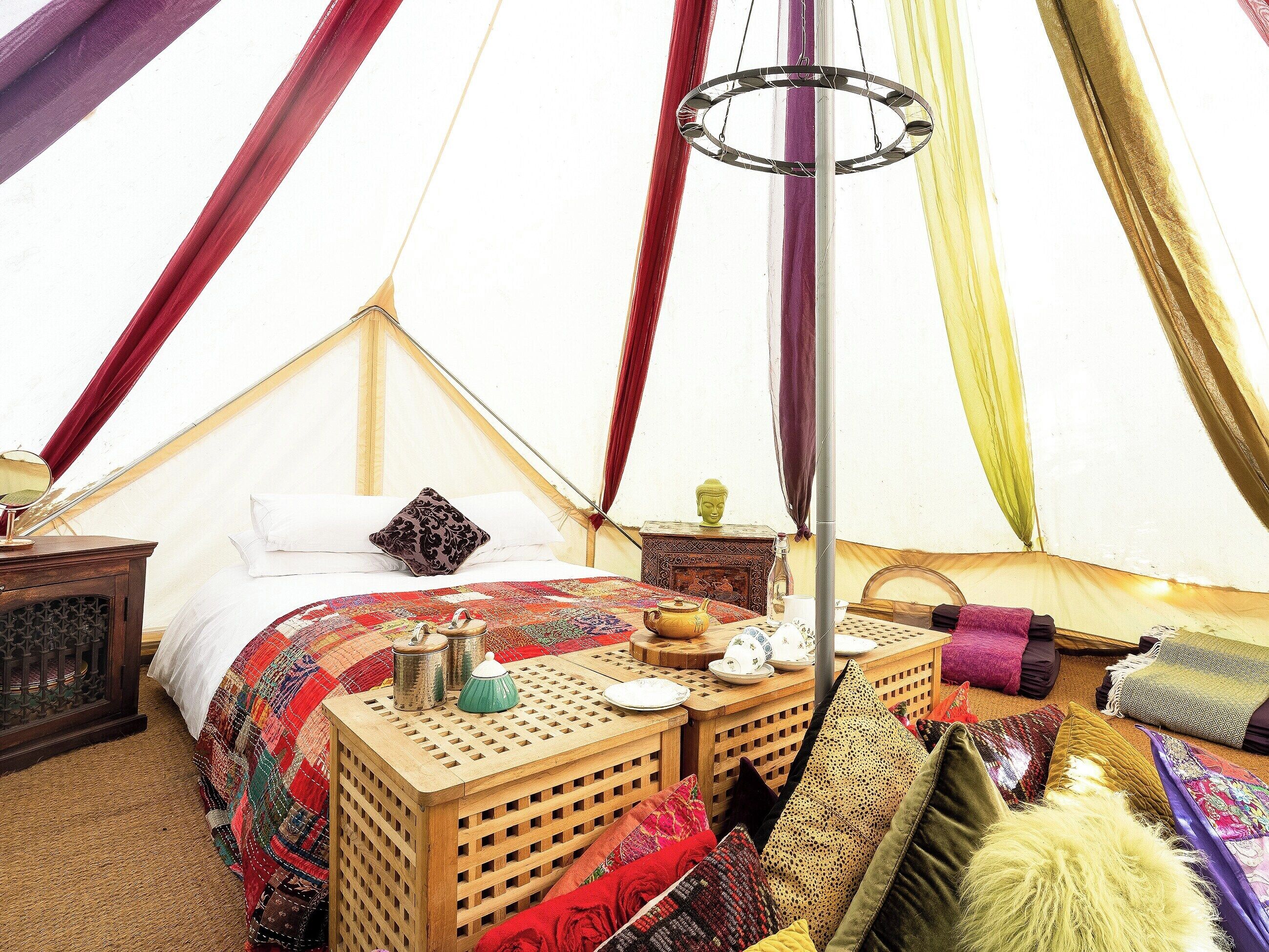 1 dormitori i roba de llit 