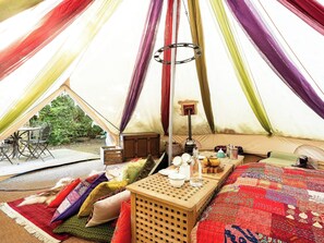 1 bedroom, bed sheets