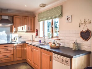 Dishwasher, highchair, freezer - 3 bedroom accommodation in Cumnock (Cumnock)