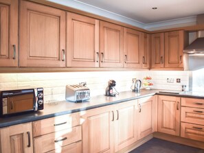 Lavastoviglie, seggiolone, freezer