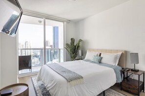 2 habitaciones, escritorio, tabla de planchar con plancha y wifi gratis 