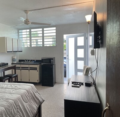 Carolina Studio close drive anywhere, no cleaning fee