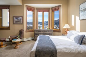 4 chambres, fer et planche à repasser, lit parapluie, Wi-Fi