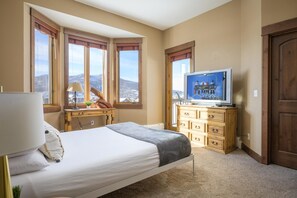 4 habitaciones, tabla de planchar con plancha, cuna de viaje y wifi
