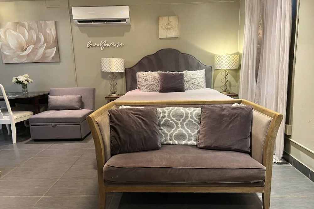 The Palace Cottage w/private Hot tub Roswell Vrbo