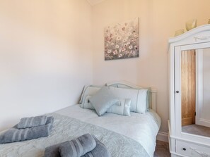 3 bedrooms, free WiFi, bed sheets