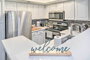 Coffee/tea maker, fridge, microwave, stovetop