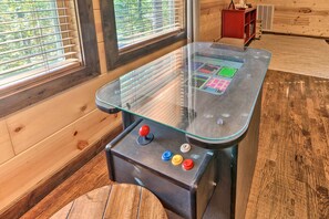 Games room - Broken Bow Escape w/ Hot Tub & Basketball Court! (Broken Bow)
