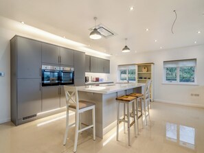 Dishwasher - Hen House View 2 - UK41551 (Haslingden, near Rossendale)